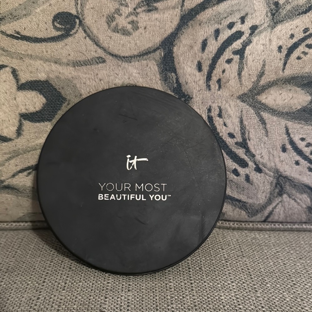 IT Cosmetics Bronzer & Contour - Black Compact